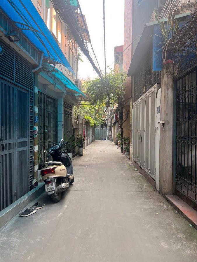 CỰC HIẾM - ĐẠI TỪ - HOÀNG MAI - KHÁCH XEM LÀ CHỐT - MẢNH ĐẤT ĐẸP VUÔNG VẮN - NGÕ 3M HƠN - 20M RA Ô TÔ - DT 50M - GIÁ 9,3TỶ