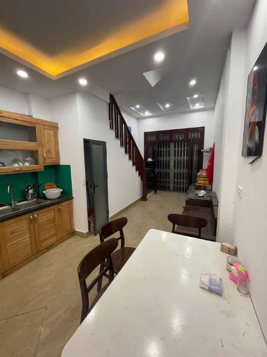 Cho thuê nhà ngõ 276 Đại Từ, 5 tầng x 35m2, 4 ngủ, 10 Triệu VP, KD online, ở gđ, nhóm 4 người