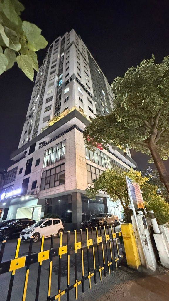 Bán nhà CC Licogi P. Đại Từ, HN, DT 112 m2, giá bán 8.3 tỷ
🔥Mô tả:
☀️ Nhà thoáng, tầng trung, căn góc,  view hồ Linh Đàm, khu vưc đi lại thuận tiện, nhiều tiện ích xung quanh, trường học, hồ Linh Đàm, chợ Đại Từ ngay gần. Bán công Tây Bắc, cửa chính Đôn