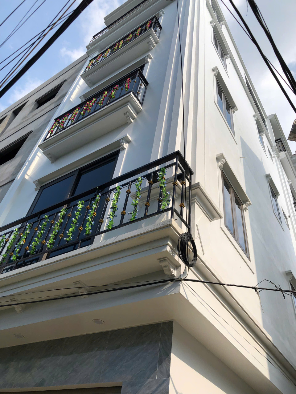 Nhà mới xây 5 tầng-  Lô Góc - Gần KDT HINODE