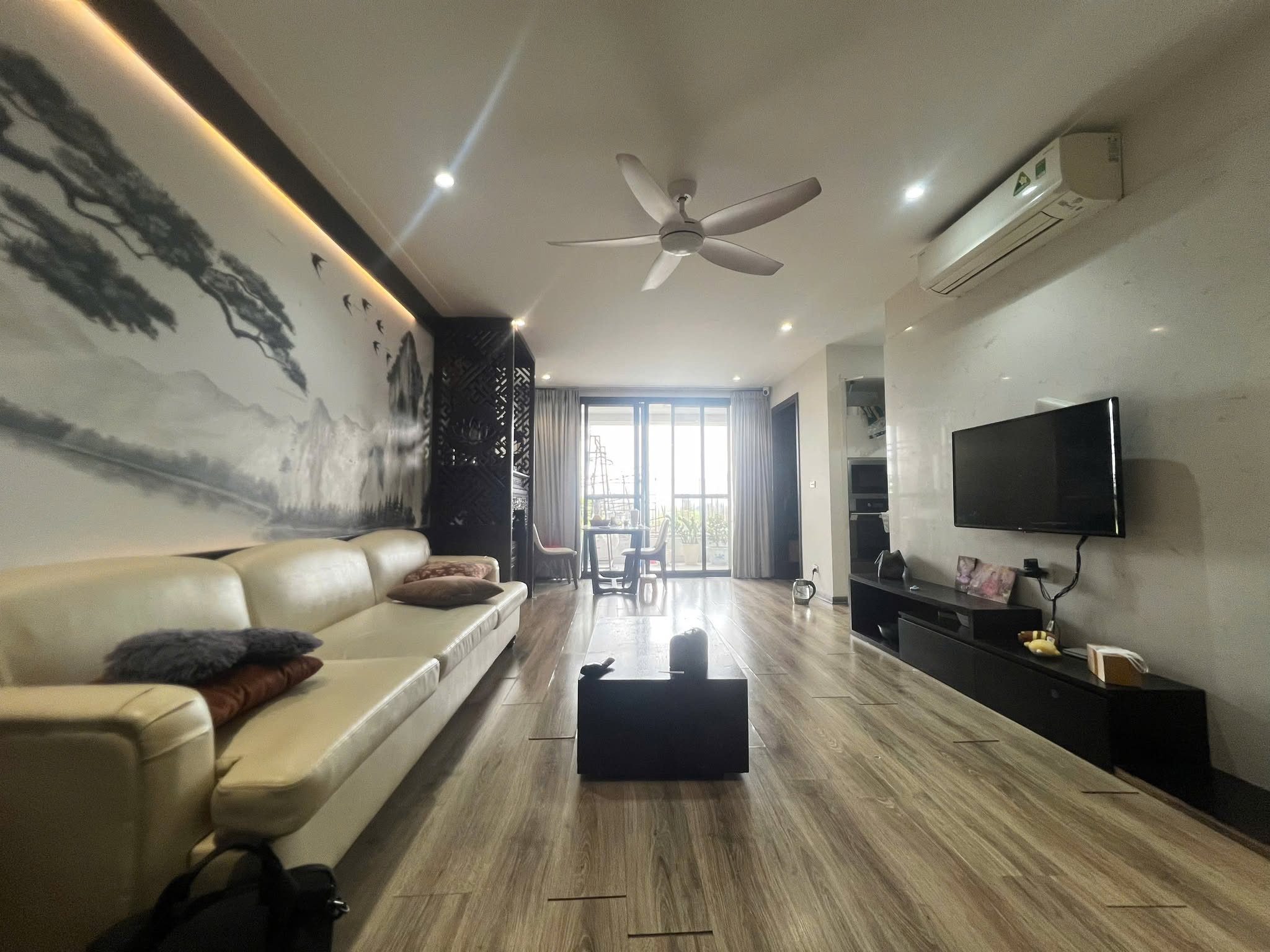 ĐẦU CẦU VĨNH TUY - NẰM NGAY GIAO LỘ LỚN CỬA NGÕ NỘI THÀNH - BAN CÔNG VIEW AEON MALL LONG BIÊN - TIỆN ÍCH BẠT NGÀN - FULL NỘI THẤT CÔNG NĂNG