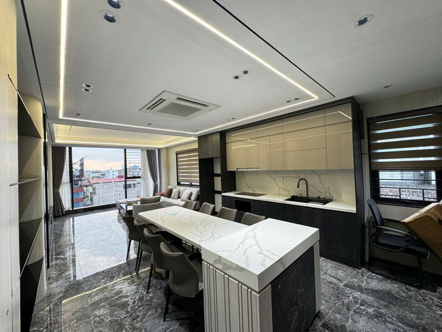 NHÀ ĐẸP MẶT PHỐ Đàm Quang Trung-Long Biên  48m2,X 8 tầng,mặt tiền 4.6m,24.8 tỷ.
