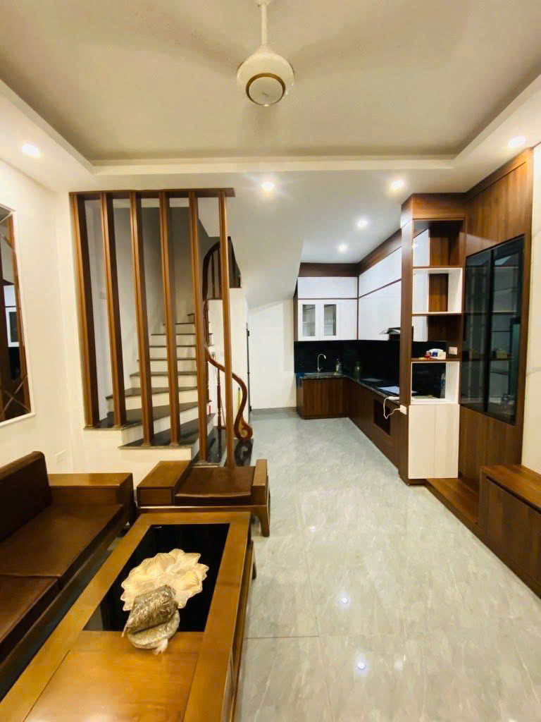 TRUNG TÂM PHỐ ĐÀM QUANG TRUNG - LONG BIÊN - 40M2 - 5 PHÒNG NGỦ - DÂN XÂY CHẮC CHẮN - GIÁ SIÊU ĐẦU TƯ - NGÕ NÔNG