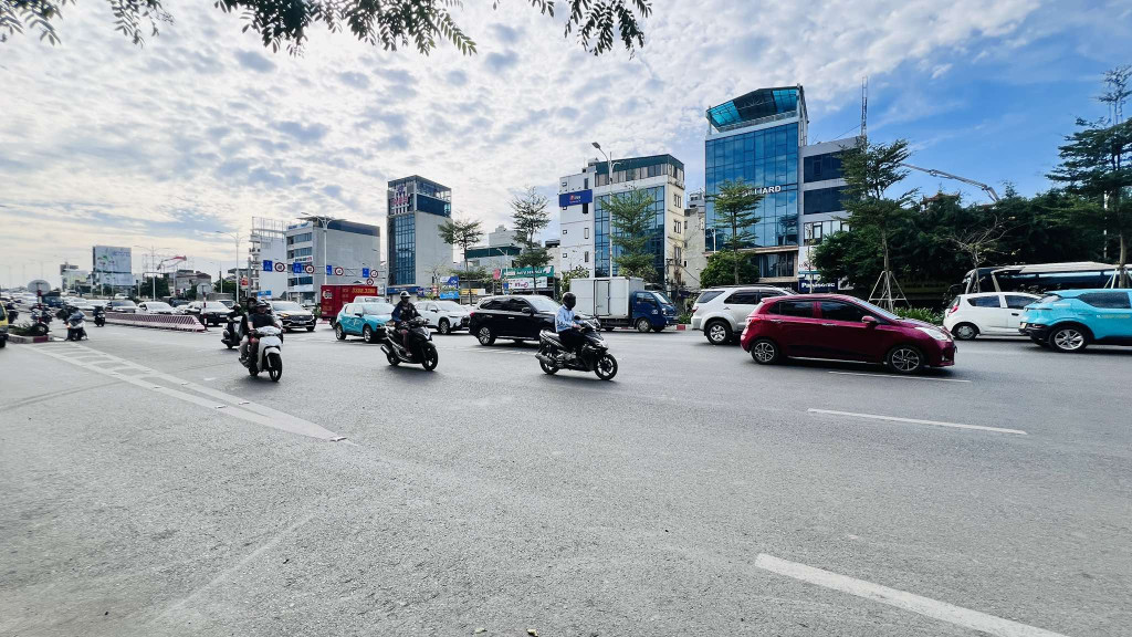 bán nhà mặt phố Đàm Quang Trung, 41m x6tầng, mặt tiền 5m, thang máy, vỉa hè, nở hậu, kinh doanh ngày đêm