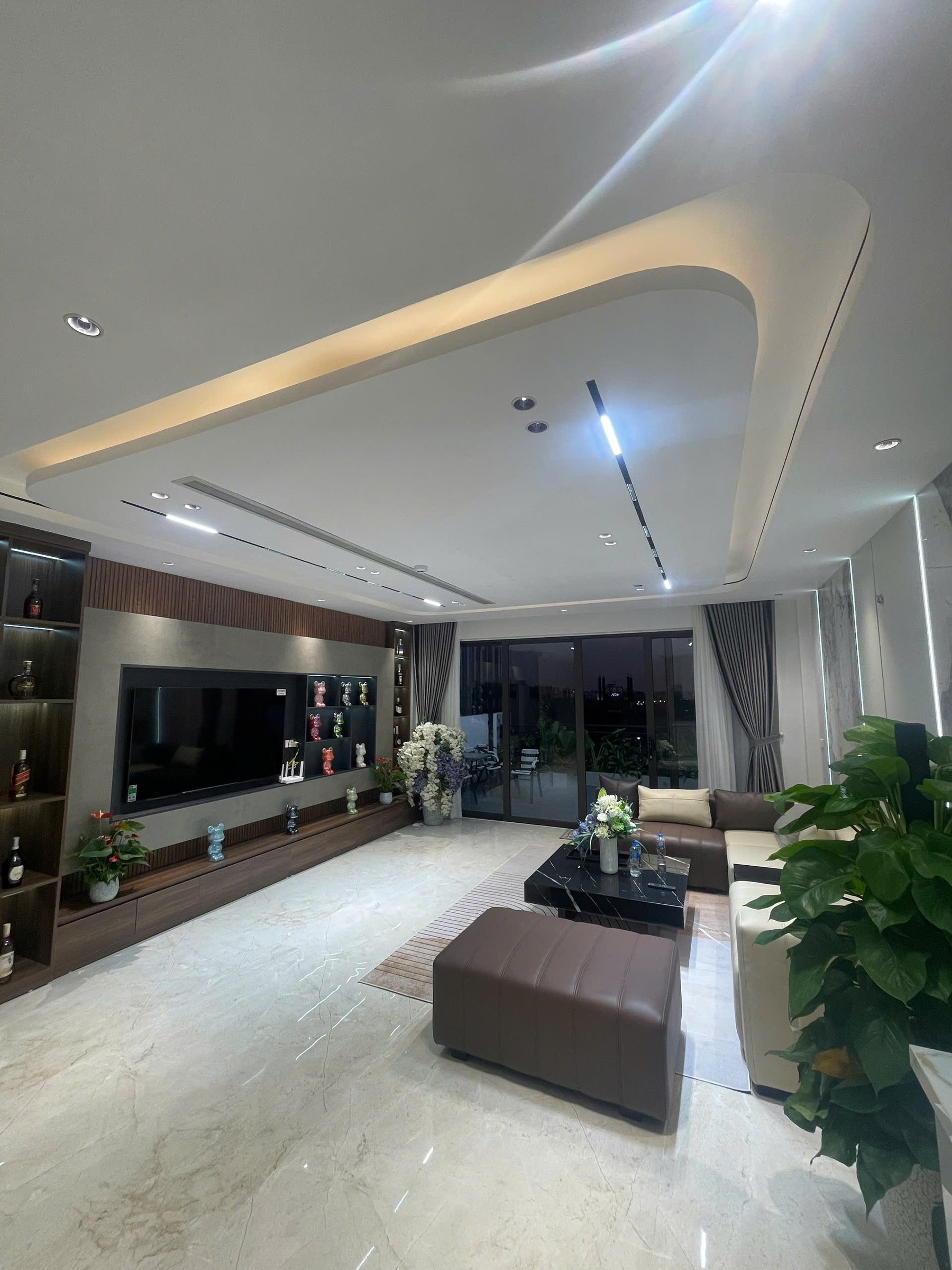 BÁN NHÀ LONG BIÊN - PHÂN LÔ QUÂN ĐỘI 918 - GARA Ô TÔ - THÔNG BÀN CỜ - FULL NỘI THẤT