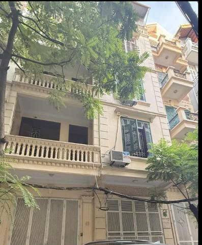 Cho Thuê nhà tại Đầm Trấu, 100m2* 4.5tầng, 10 ngủ, 5 vệ sinh, 35tr ( TL nhẹ)