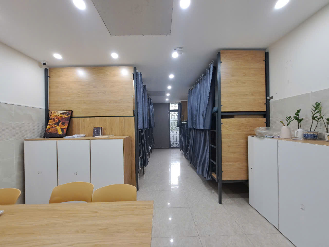 KÍ TÚC XÁ ĐỐI DIỆN CỔNG CHÍNH VĂN LANG, TP HCM (cho thuê)