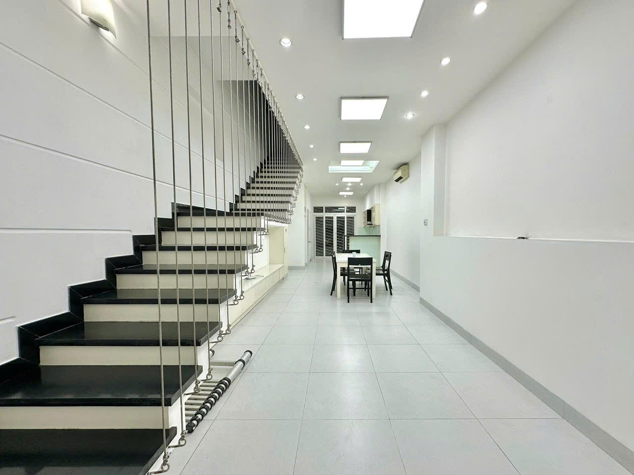 BÁN NHÀ KHU ĐẶNG THỦY TRÂM - VIEW CV - ĐẠI HỌC VĂN LANG- 80M2 ( 4X20 ) - 4 TẦNG - ĐƯỜNG 20M - CÓ VỈA HÈ - 15.X