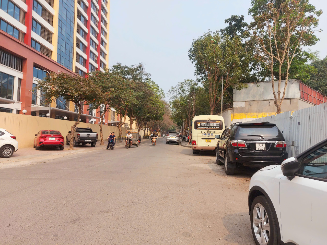 BÁN NHÀ MẶT PHỐ ĐẶNG THÙY TRÂM, QUẬN CẦU GIẤY. 75M2, 4T, VỈA HÈ RỘNG. KINH DOANH TỐT. GIÁ BÁN 3X TỶ