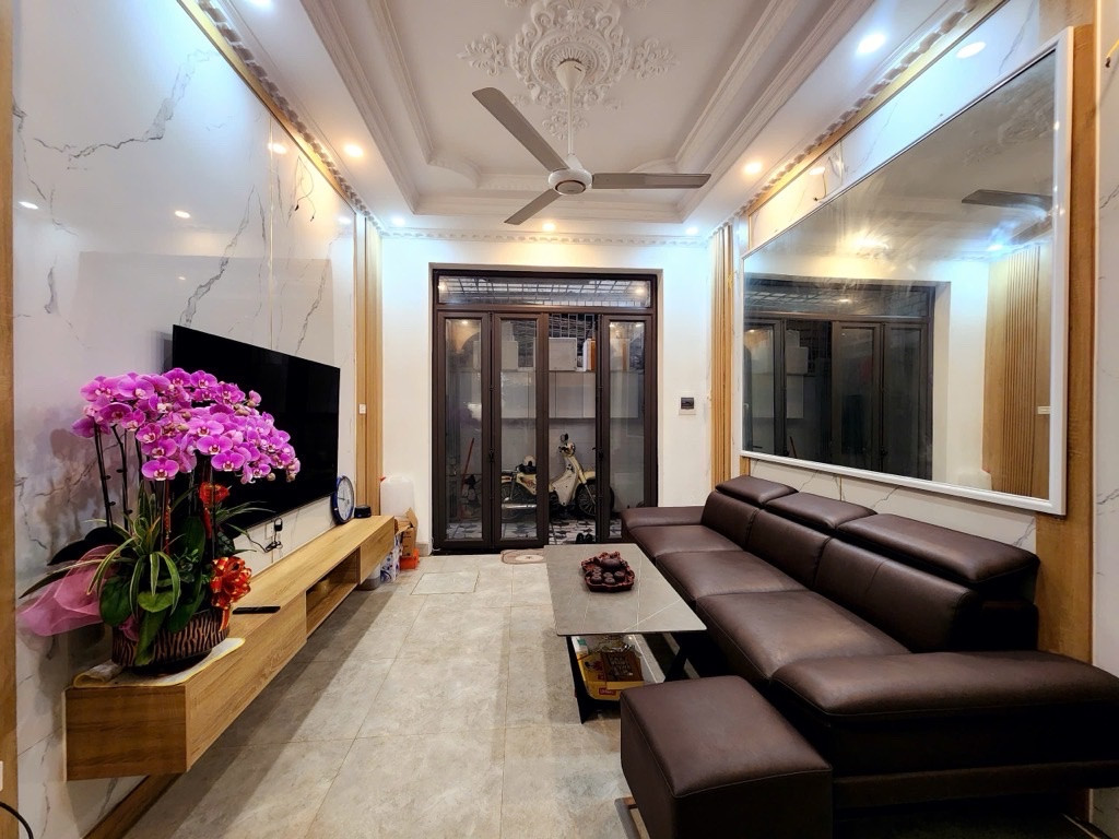 Siêu đỉnh! 
Bán nhà ĐẶNG TIẾN ĐÔNG 34m² hơn 7 tỷ - Nhà xinh, gần ô tô, ngõ nông hiếm có