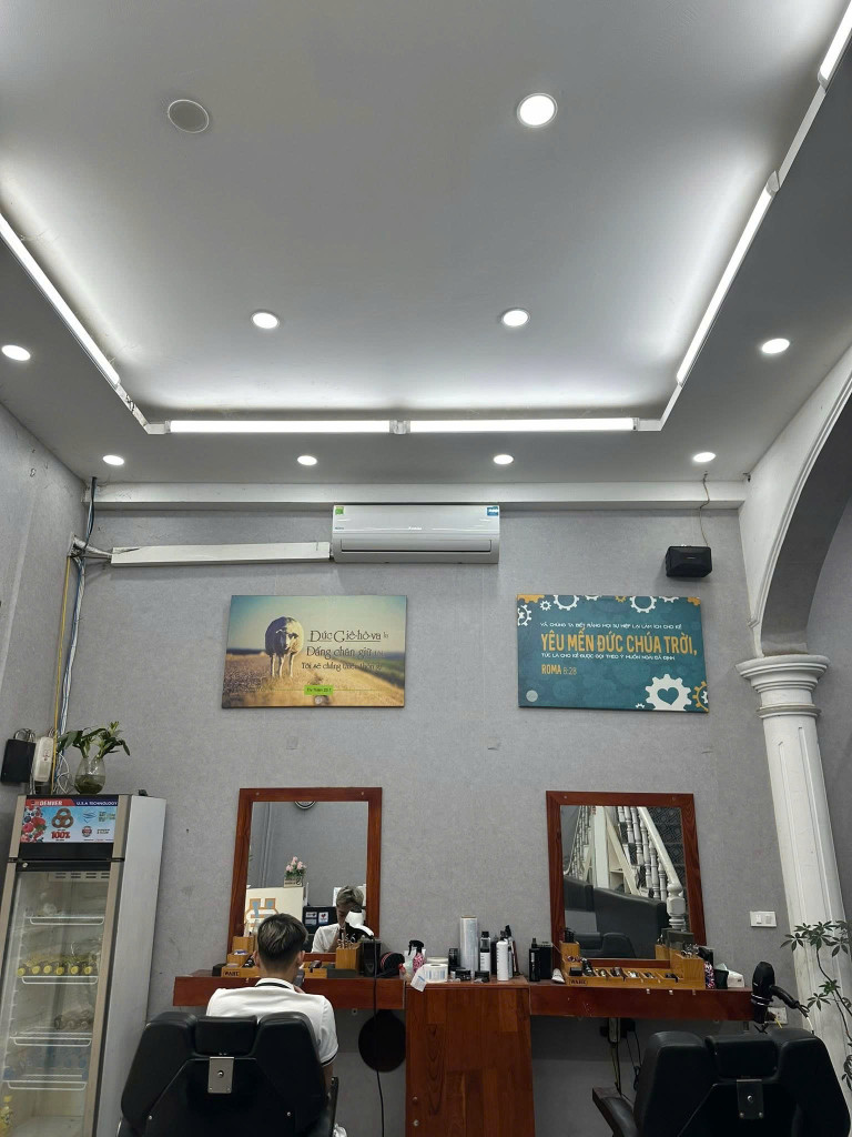 Cho thuê tầng 1 & tầng 2 nhà mặt đường 225b Đặng Tiến Đông
