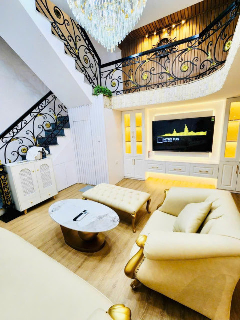 Duy nhất! 
Bán nhà 5 tỷ, ô tô đỗ cửa, Phố Đặng Tiến Đông, Zalo 0911911021