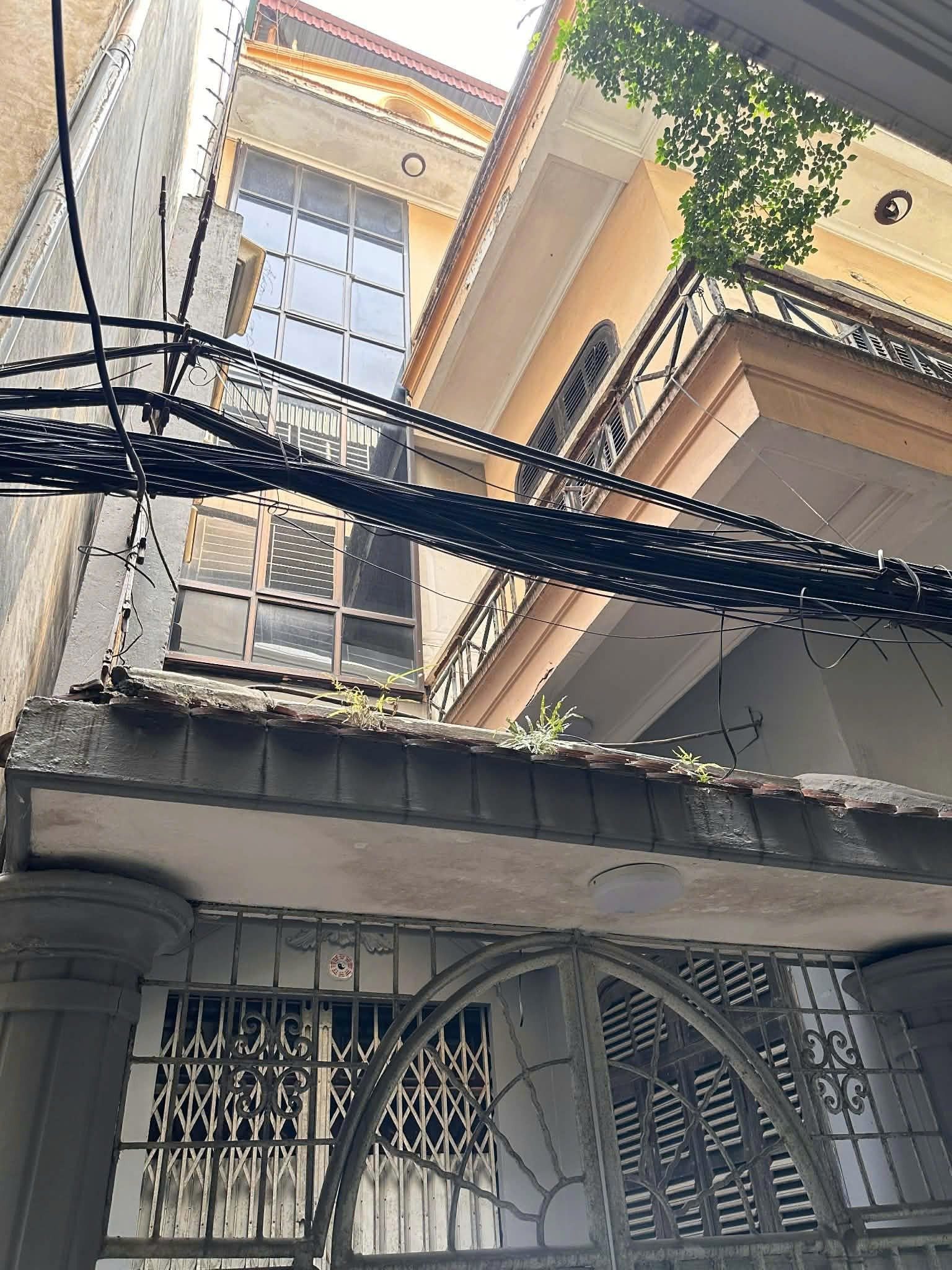 Cho Thuê Nhà Phố Đặng Tiến Đông - Đống Đa 80M² 3 Ngủ - Nội Thất CB - Ở Hộ GĐ,Kho Hàng - Giá Thuê 16tr