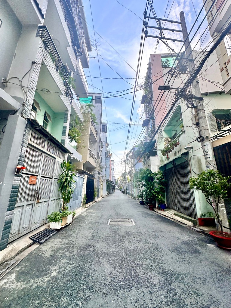 Chủ bán gấp hạ giá kịch sàn còn 9.x tỷ, 50m2, 4 tầng BTCT, HXH thông – Đặng Văn Ngữ, Phú Nhuận.