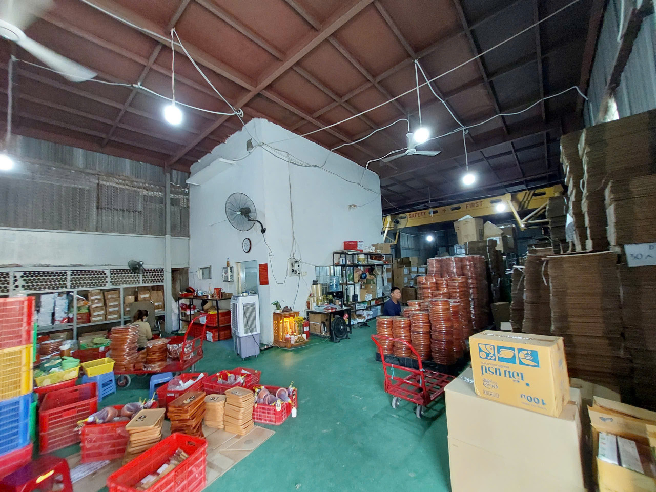 CHO THUÊ KHO PHƯỜNG PHÚ THUẬN, TPHCM - 300M - HOÀNG QUỐC VIỆT, QUẬN 7.