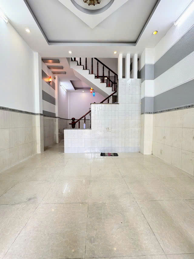 NHÀ ĐẸP - VỪA Ở VỪA KINH DOANH - 4 PHÒNG NGỦ - PHÁP LÝ CHUẨN - BÌNH TÂN