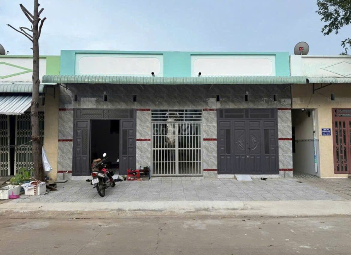 Bán Dãy trọ 890 TRIỆU, Ngay Đường  DB4, P. Mỹ Phước, Bến Cát - 2 kiot- 10 phòng, Thu nhập 16 Tr/th, Cách KCN 300m .