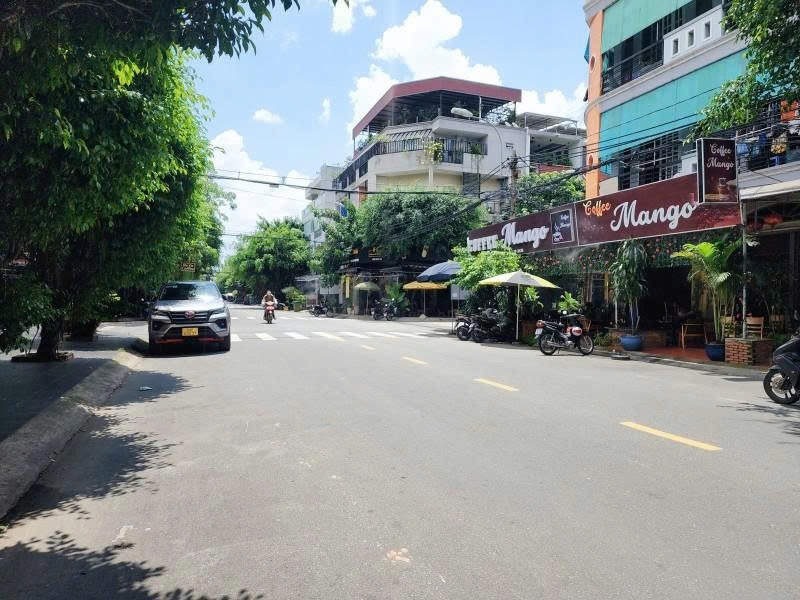 Bán nhà biệt thự Mặt tiền DC11 - Lê Trọng Tấn, 500m tới Aeon, 10x20m, 4 Tầng, 24.9 tỷ.