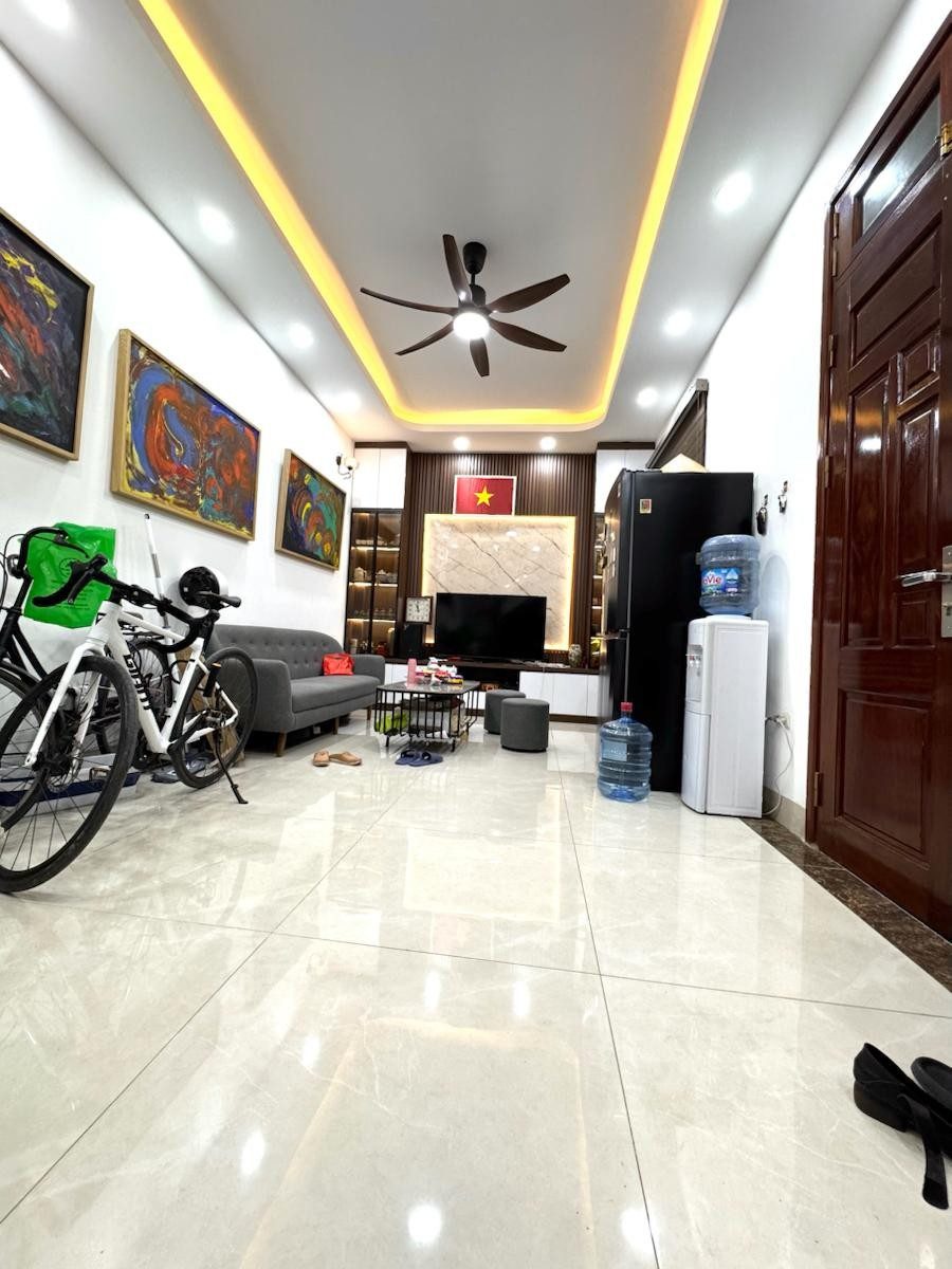 Bán nhà Đê La Thành 32/40m² có sẵn 32m² thổ cư ngang 8.2m giá 10.2 tỷ tại Đường Đê La Thành Phường Giảng Võ (MUA/BÁN BĐS nhắn tin Zalo 0862299066)
