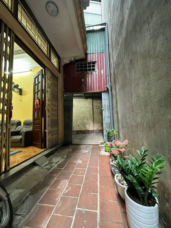 Cho thuê nhà ngõ La Thành 4 tầng x 35m2, 5 ngủ, 11.5 Triệu
