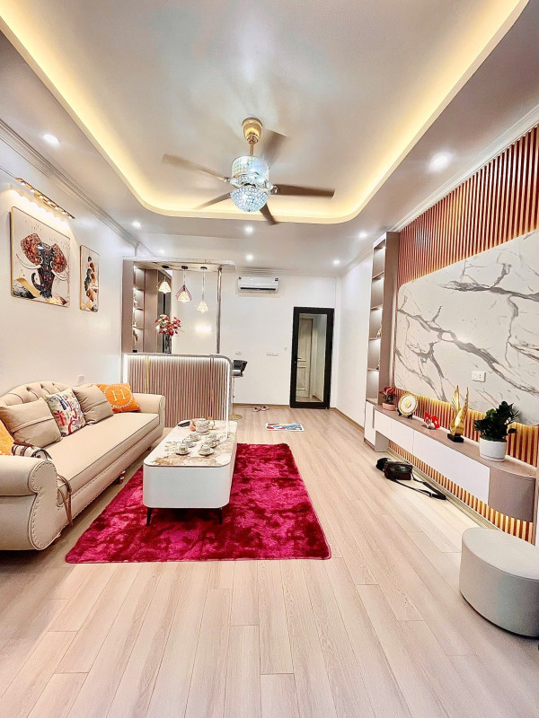 Bán căn hộ dòng tiền đường Đê La Thành, Đống Đa, 40m2, 5 tầng, gần phố, sổ đỏ hoa hậu