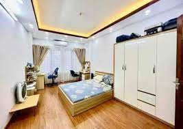 Bán nhà La Thành 45m2 x 5 tầng, 2 mặt thoáng, ngõ nông gần phố nhỉnh 6 tỷ