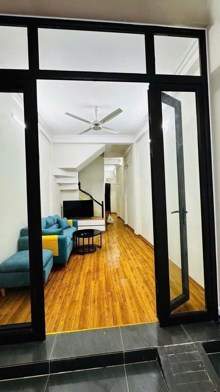 Cho Thuê Nhà Ngõ 418 Đê La Thành 40M² 3 Tầng 3 Ngủ - Full Nội Thất - Giá Thuê 13tr