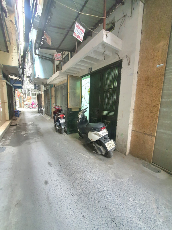 Bán nhà Đê La Thành (Đống Đa) 27/30m, 3 tầng, mt 3m, giá 5.4 tỷ