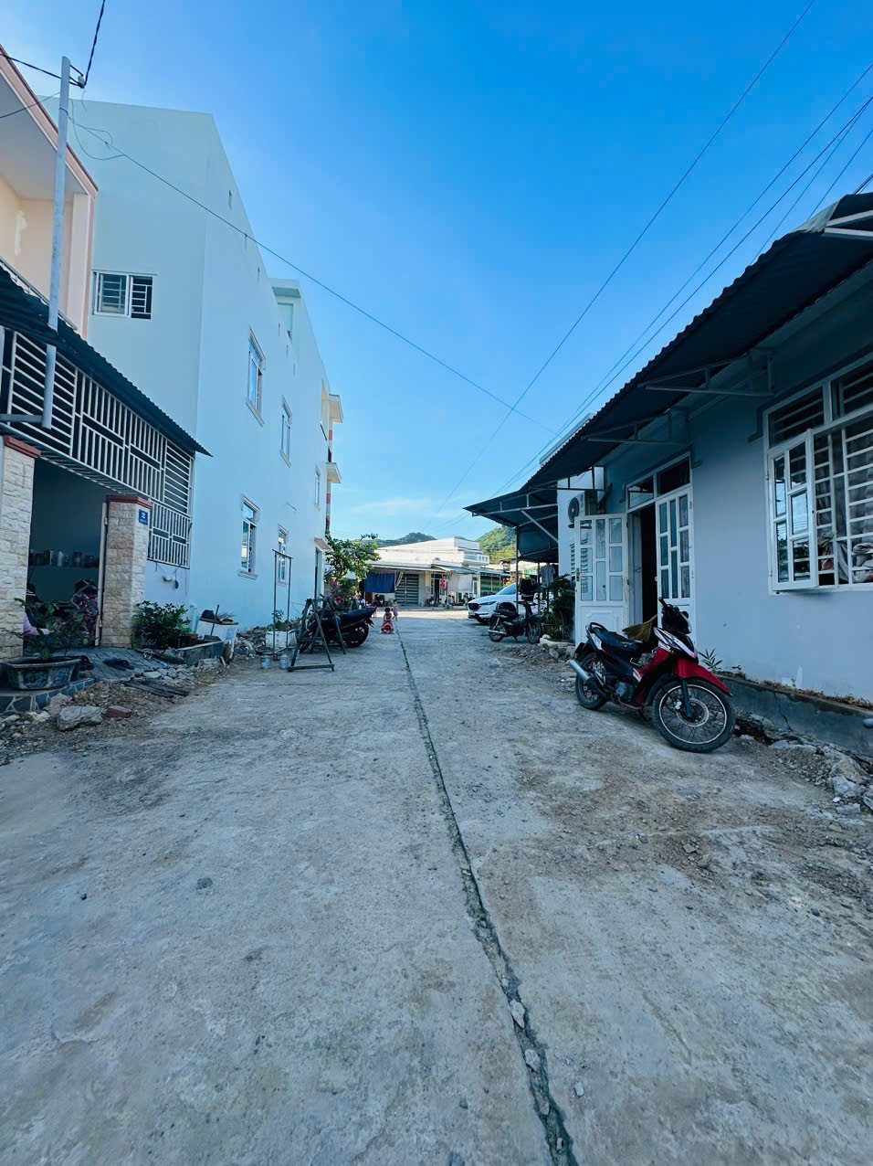 BÁN ĐẤT TẶNG NHÀ GÁC LỬNG ĐƯỜNG RỘNG 7M, Ô TÔ THÔNG THOÁNG KHU TÁI ĐỊNH CƯ HÒN SỆN - PHƯỜNG BẮC NHA TRANG - NHA TRANG. GẦN BÃI BIỂN