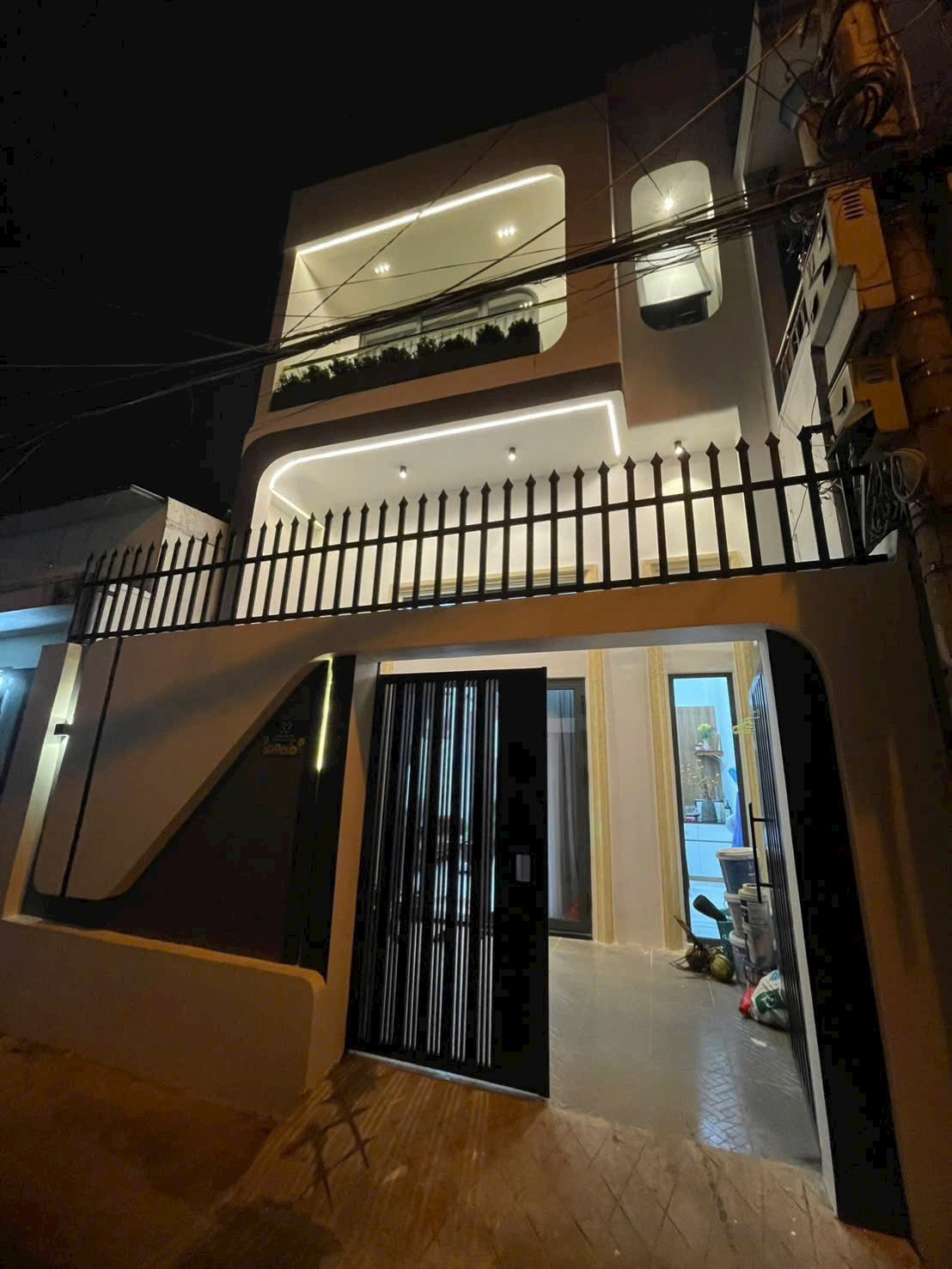 Cần bán nhà mới 2 mê 1 tum khu Đề Pô gần biển giá 5 Tỷ 250tr