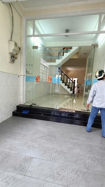 13. Cho thuê nhà trệt 2 lầu 7 triệu Đề Thám