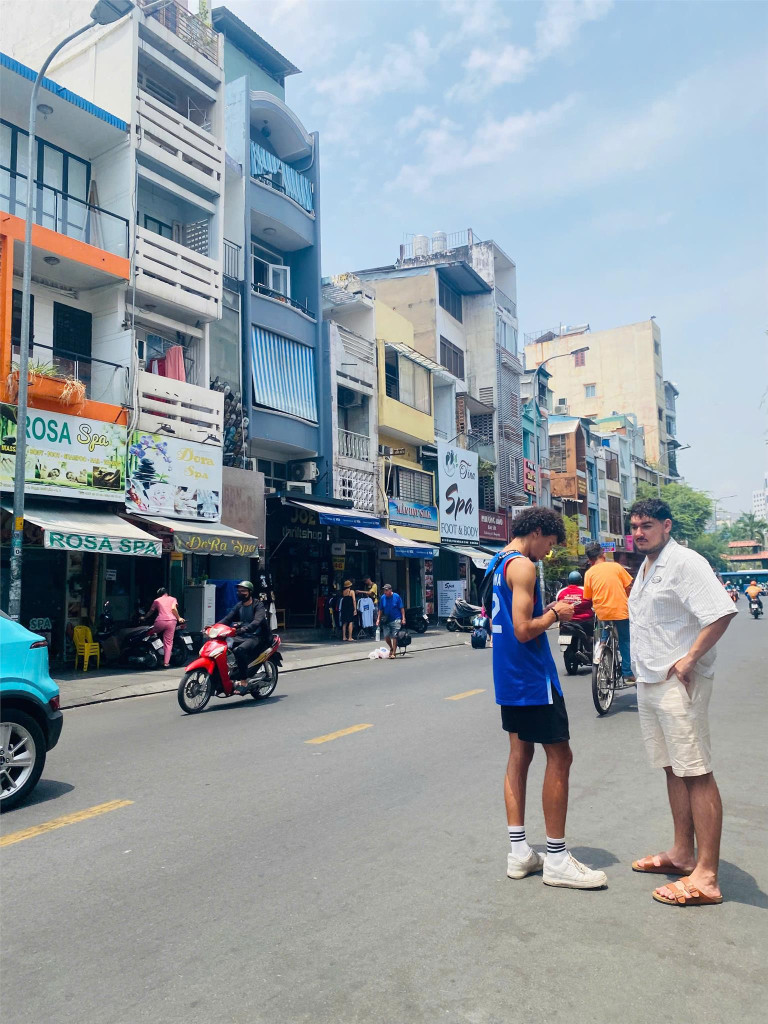 Nhà 2MT ngay ngã 4 Đề Thám Bùi Viện, Quận 1, DT:51m2, Ngang hơn 5m giá 39 tỷ