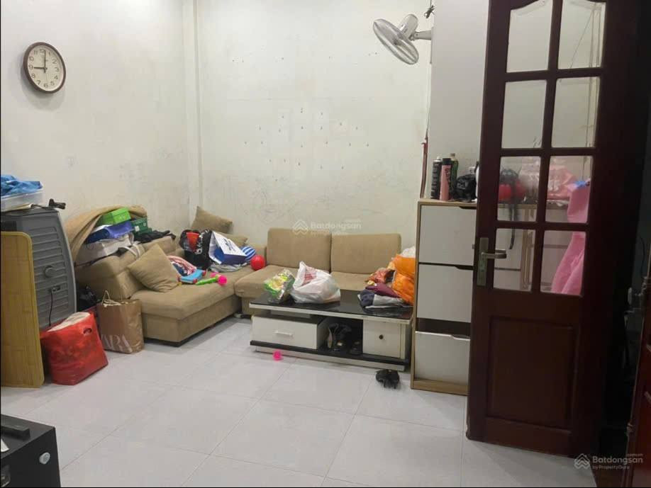 Cho thuê nhà ngõ Đỗ Nhuận, Đê Tô Hoàng, 2.5 tầng x 47m2, 3 ngủ ở gđ, nhóm 5 người