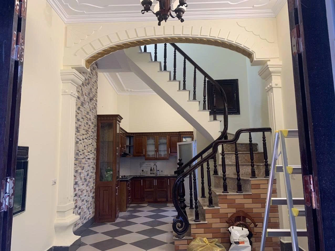 Cho thuê nhà Phố Bạch Đằng, 7.5 triệu: 25m2 x 4 tầng, 2 ngủ, 3 vệ sinh vào ngay