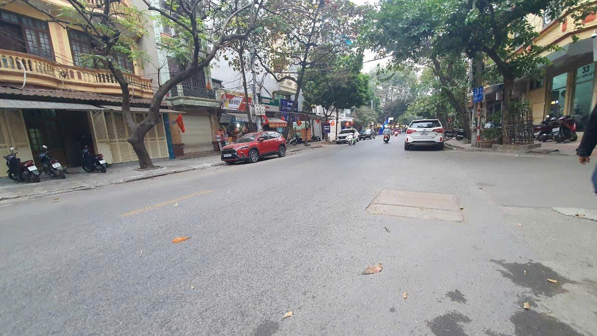 ĐẸP MÊ NGƯỜI -   BÁN NHÀ PHÂN LÔ KĐT ĐỀN LỪ - 7 TẦNG - THANG MÁY - Ô TÔ TRÁNH - MẶT TIỀN QUYỀN LỰC- VỈA HÈ RỘNG- TẶNG NỘI THẤT XỊN SÒ