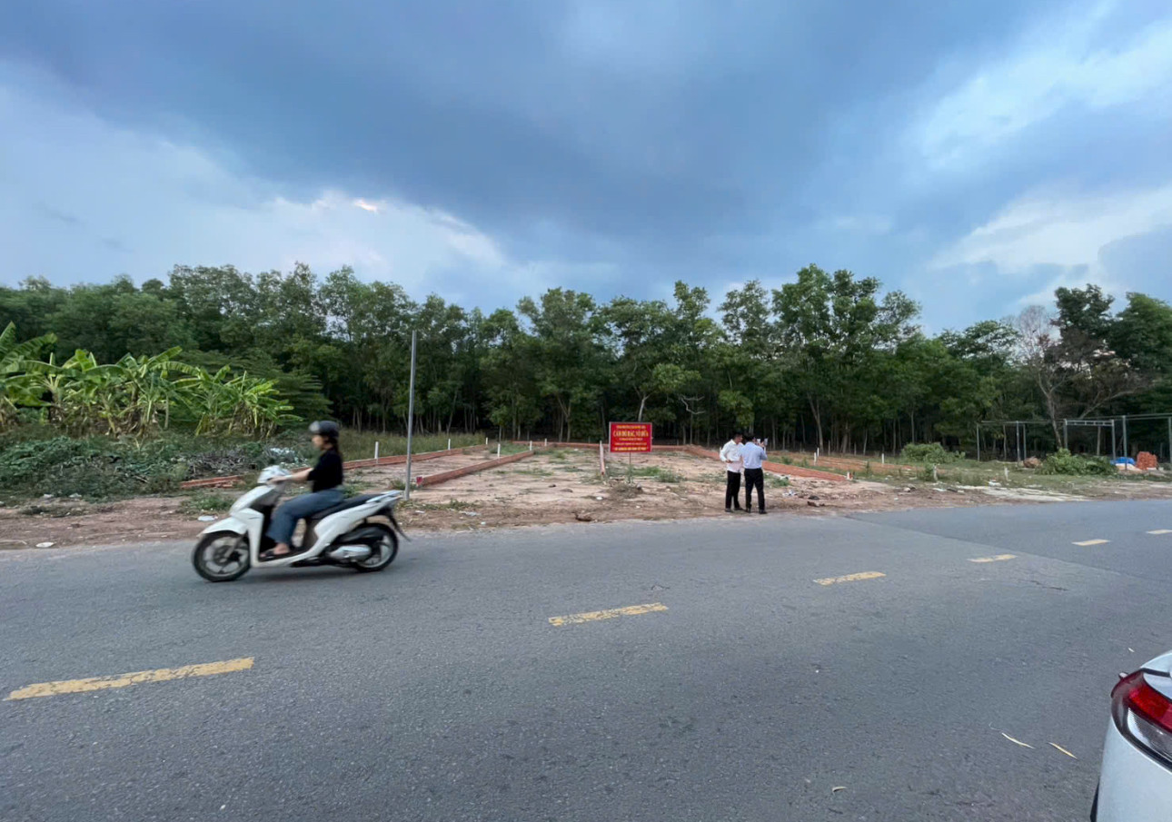 Bán đất mặt tiền đường kinh doanh gần KCN Visip 4 giá 650tr