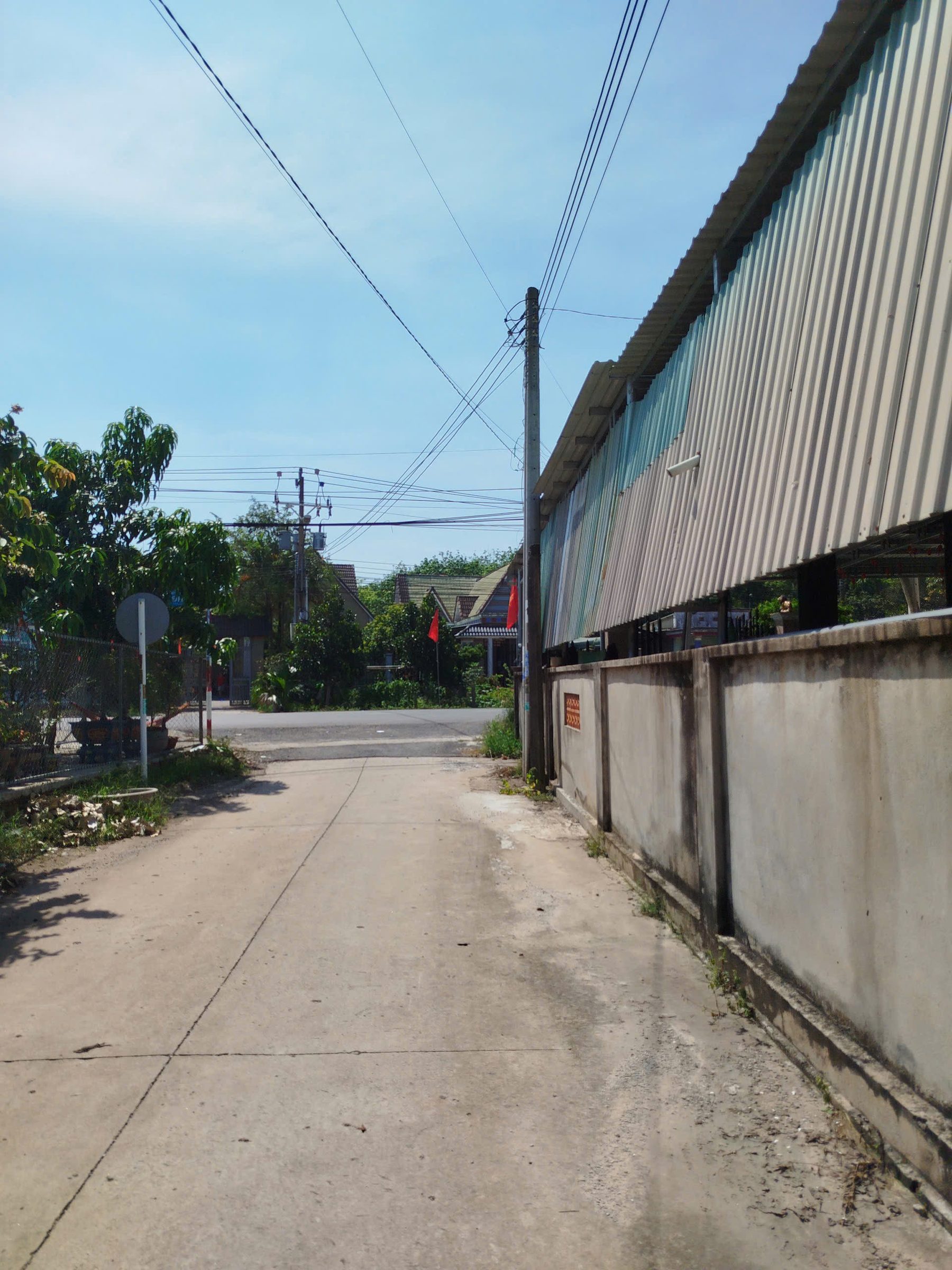 BÁN ĐẤT 200M2 THỔ CƯ SẴN 100M2, SỔ RIÊNG GIÁ 700TR TẠI XÃ AN LONG TP. HCM