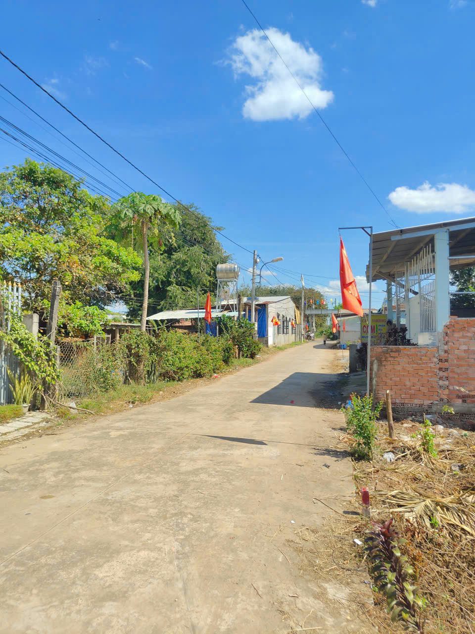 346M2 KẾ BÊN DÃI PHÒNG TRỌ ĐANG CHO THUÊ CÁCH VSIP 3KM SỔ HỒNG RIÊNG