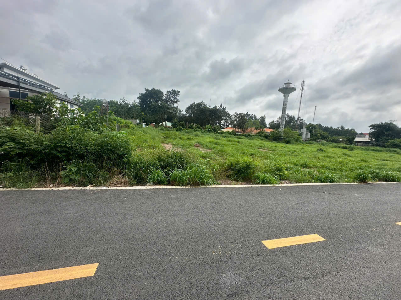 Bán Đất Mặt Tiền Đường Nhựa 400m² (Ngang 10m) – Dân Cư Đông – Giá Chỉ 650 Triệu
