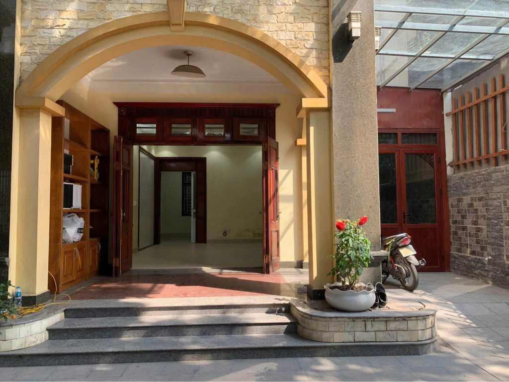 Cho thuê nhà tầng 1 Biệt Thự Pháp Vân 120m2, 2 ngủ, VP Trung tâm, Công ty 15 Triệu