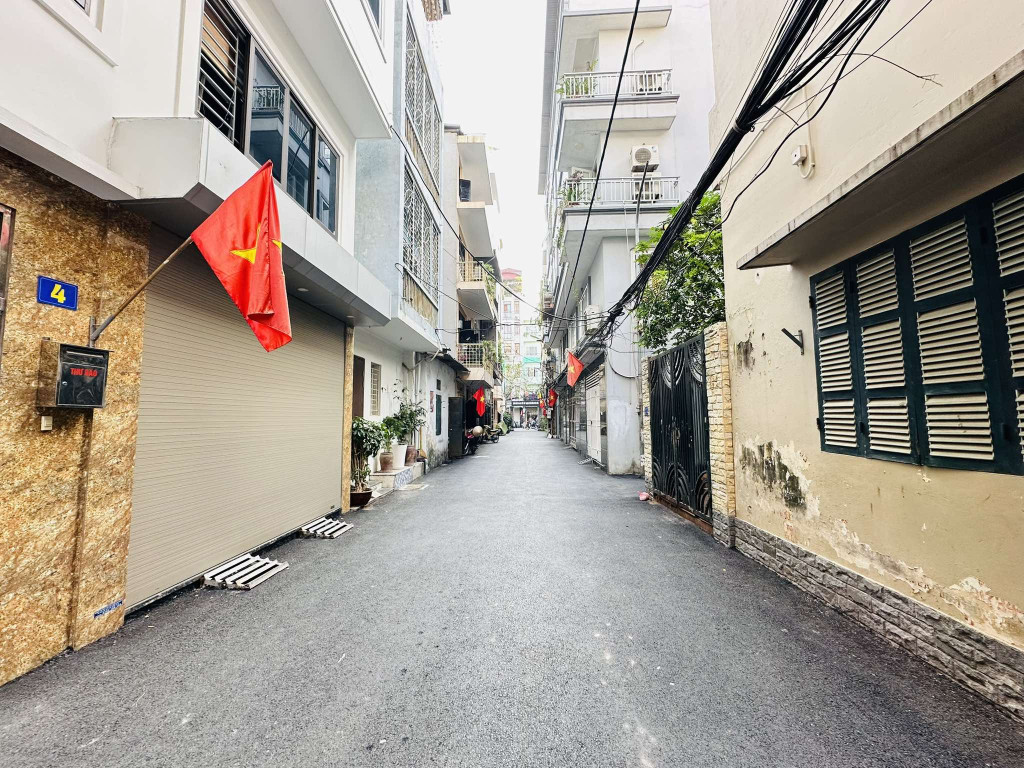 Chỉ 4.5 tỷ có ngay nhà đẹp Định Công Hoàng Mai, DT 32m2*5T, ô tô đỗ cửa, sổ A4, Lh 0975666943