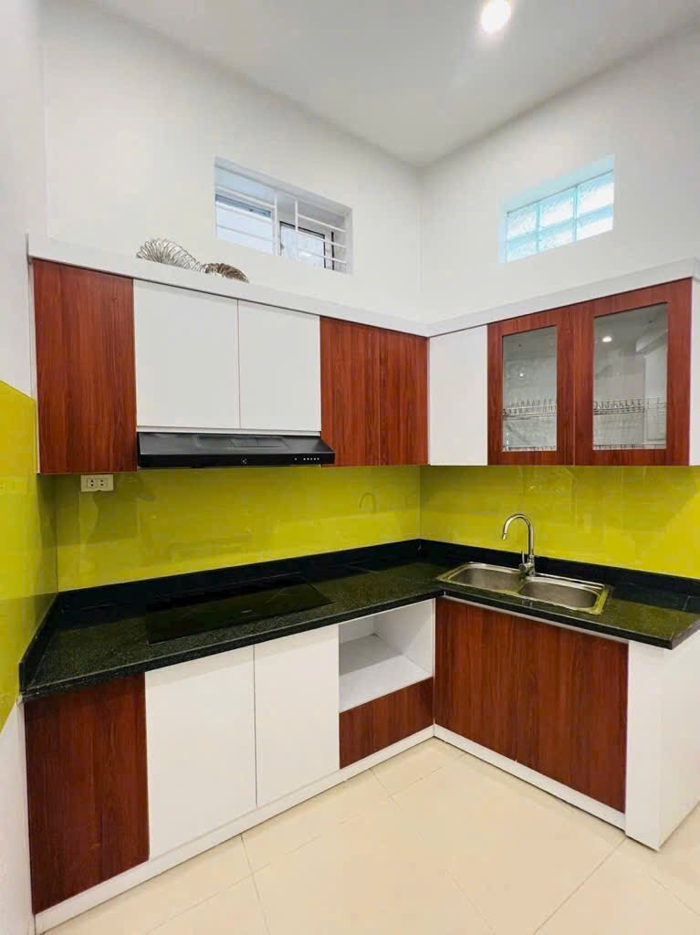 Cho thuê nhà ngõ Định Công Hạ, 33 m2*4 tầng, 3 ngủ, 3 vệ sinh, ở  nhóm 7 người, 11 Triệu