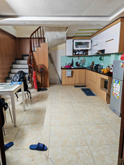 Cho thuê nhà ngõ Định Công, 5 tầng x 35m2, 3 ngủ, 12 Triệu Vp c.ty, ở gđ, nhóm đi làm