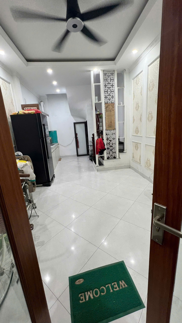 Cho thuê nhà ngõ ô tô 141 Định Công Thượng, 5 tầng x 35m2, 3PN, 4 wc, 12tr KD kết hợp ở
