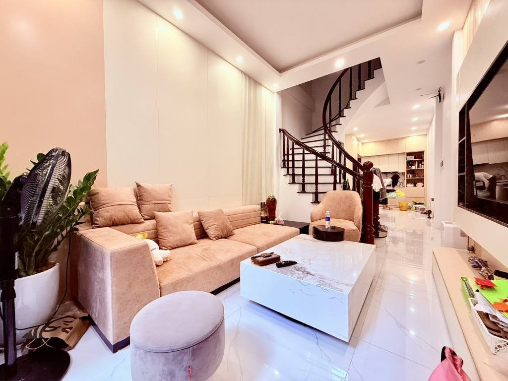 BÁN NHÀ PHÂN LÔ ĐỊNH CÔNG, Ô TÔ ĐỖ CỬA, DTSD 47M2, GIÁ 7.6 TỶ