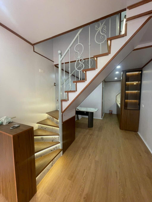 Bán nhà Định Công - 30m2 2 tầng full nội thất, nhỉnh 3 tỷ