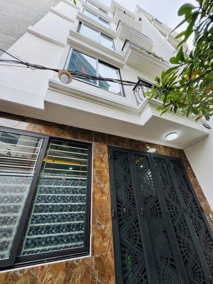 Cho thuê nhà nguyên căn ngõ 219 Phố Định Công Thượng, 5 tầng x 32m2, 3 ngủ, 13 Triệu