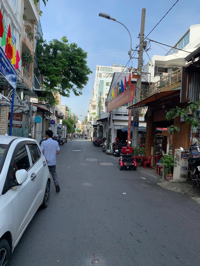 Cơ Hội Đầu Tư: Nhà Mặt Tiền Đường Đinh Công Tráng, Hẽm Thông, P. Tân Định, Q.1 - 24.2 Tỷ (4.1x18.5m)