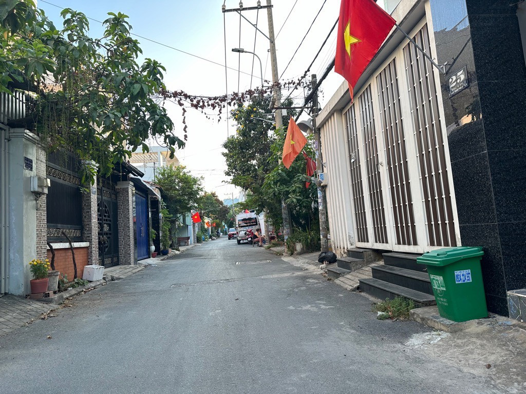 🏠 Căn nhà này nằm ở vị trí cực kỳ đắc địa tại Thành phố Thủ Đức, Quận 9, Phường Phước Long A, ngay trên đường Đinh Củng Viên. Cùng xem ngay các ưu điểm tuyệt vời của căn nhà này nhé!