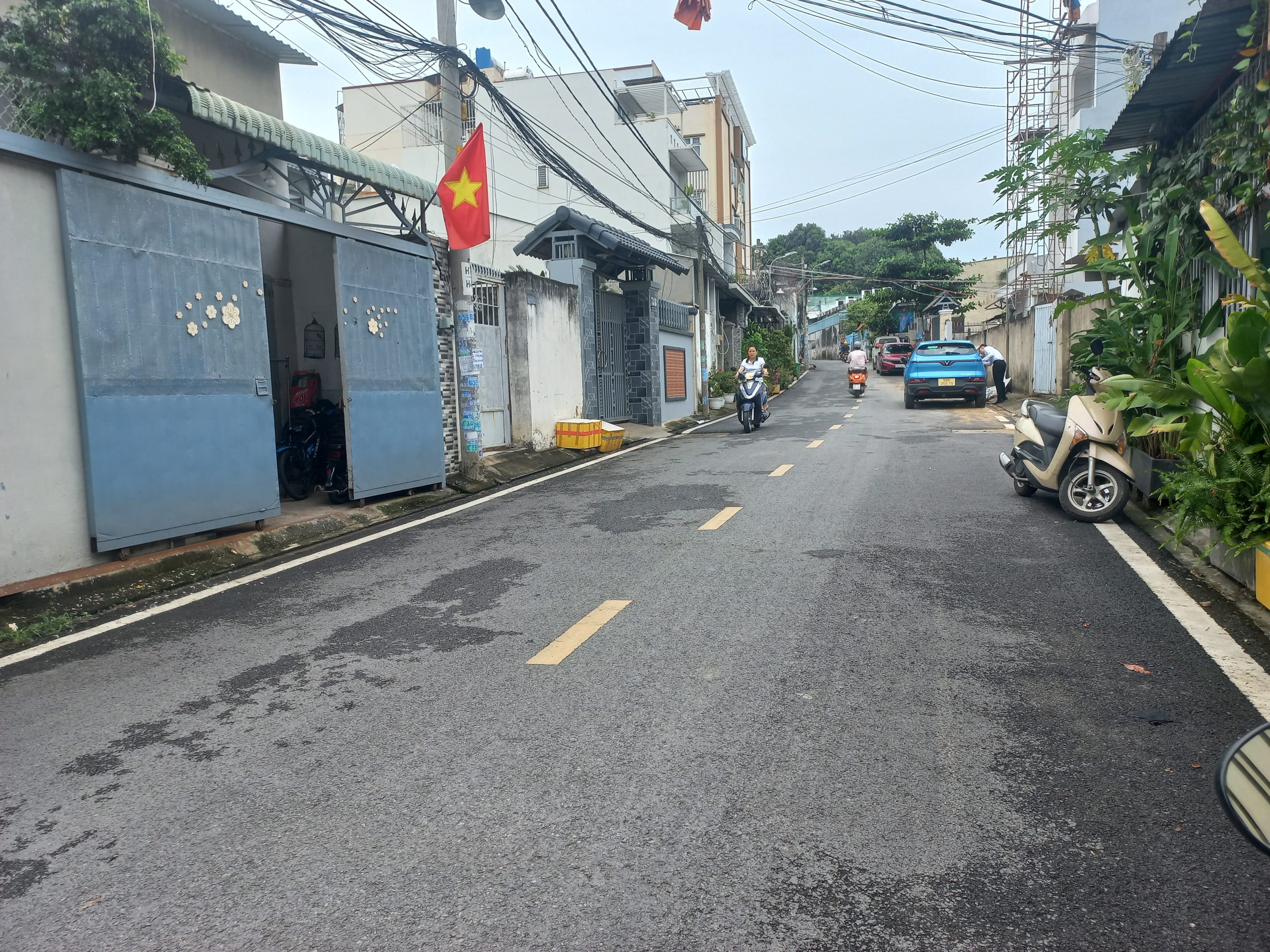 Bán nhà 87.5m2, chỉ 5.5 tỷ, hẻm xe hơi đậu cửa đường Đình Phong Phú, Tăng Nhơn Phú B, Quận 9
